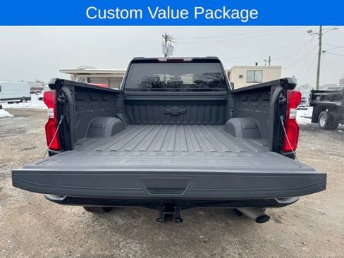 Used 2021 Chevrolet Silverado 2500 Custom w/ Custom Value Package image 6