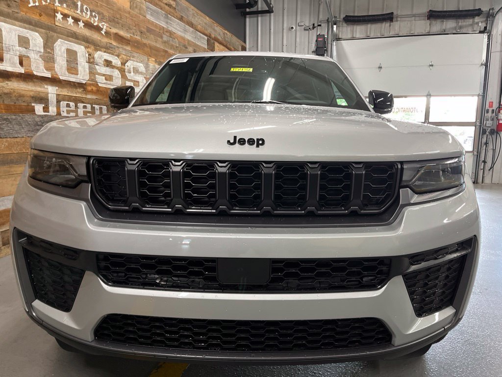 New 2026 Jeep Grand Cherokee Altitude AWD/4WD image 7