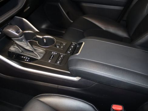 Used 2021 Toyota Highlander XLE image 34