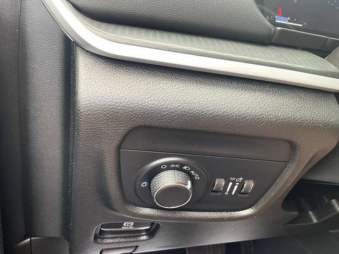 Used 2023 Jeep Grand Cherokee Laredo AWD/4WD image 25
