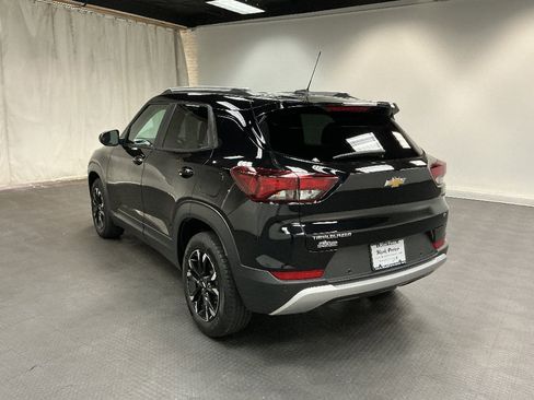 Used 2023 Chevrolet TrailBlazer LT w/ Convenience Package FWD image 3