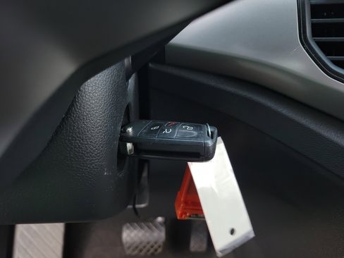 Used 2021 Volkswagen Atlas S image 34