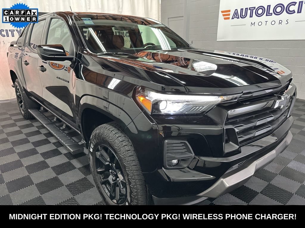 Used 2025 Chevrolet Colorado Z71 w/ Midnight Edition AWD/4WD image 1