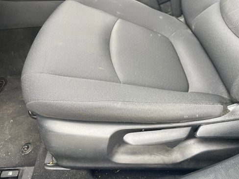 Used 2021 Toyota Corolla LE image 6