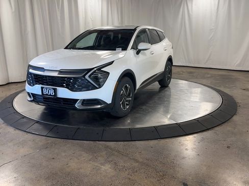 Certified 2025 Kia Sportage LX image 4