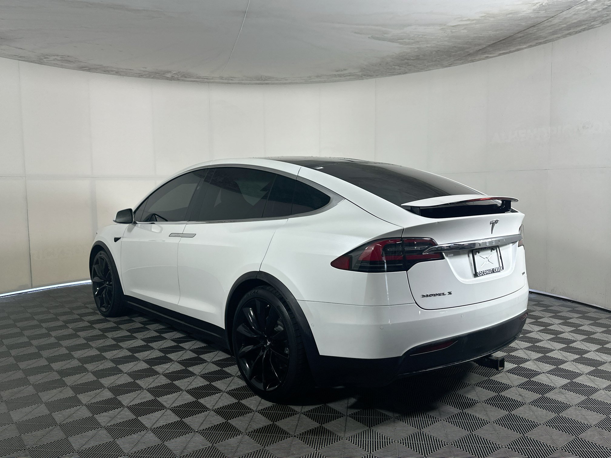 Used 2017 Tesla Model X 75D AWD/4WD image 5