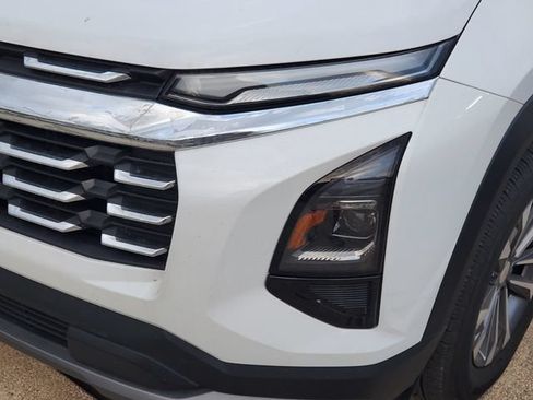 Used 2026 Chevrolet Equinox LT FWD image 9