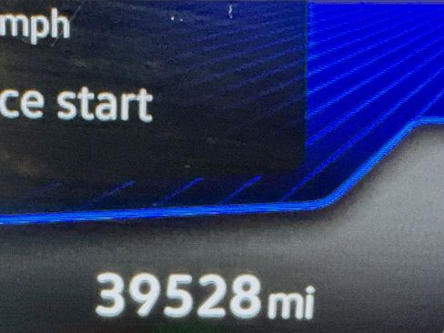 Used 2024 Volkswagen Tiguan Wolfsburg Edition image 19