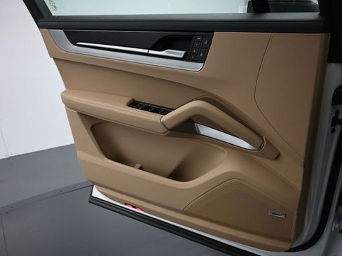 Certified 2026 Porsche Cayenne E-Hybrid image 22