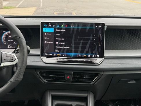 New 2025 Volkswagen Tiguan SE R-Line image 7