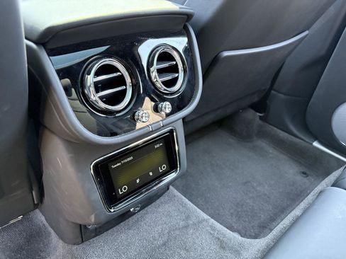 Used 2024 Bentley Bentayga image 13