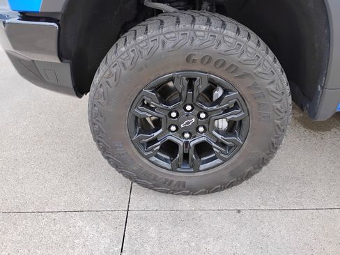 Used 2022 Chevrolet Silverado 1500 ZR2 w/ Technology Package AWD/4WD image 24