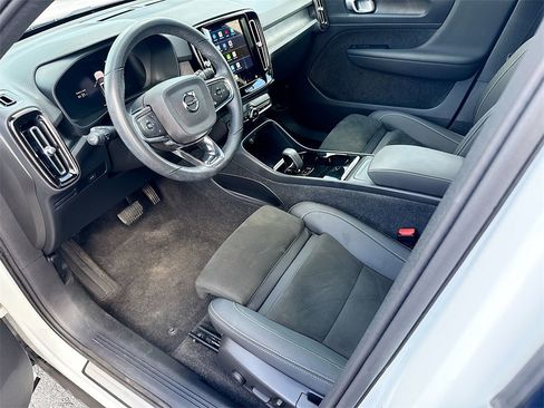 Used 2023 Volvo XC40 Recharge Plus image 25