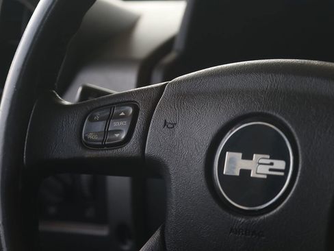 Used 2004 HUMMER H2 w/ Preferred Equipment Group image 22