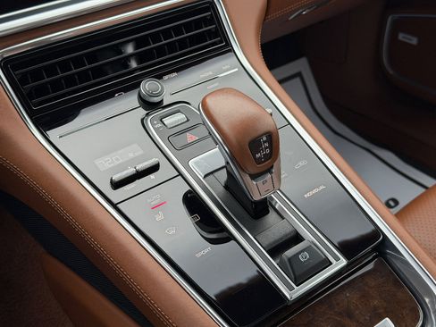 Used 2018 Porsche Panamera 4 image 16