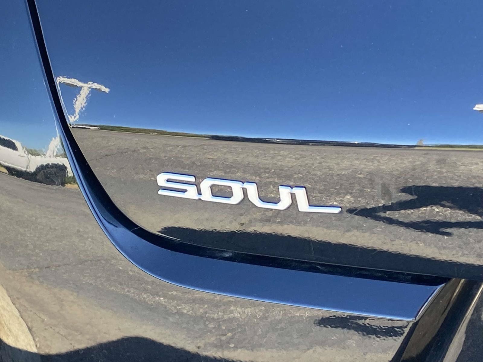 Used 2024 Kia Soul S FWD image 12