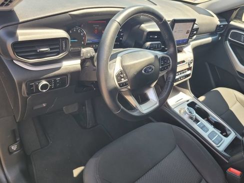 Certified 2023 Ford Explorer XLT RWD image 9