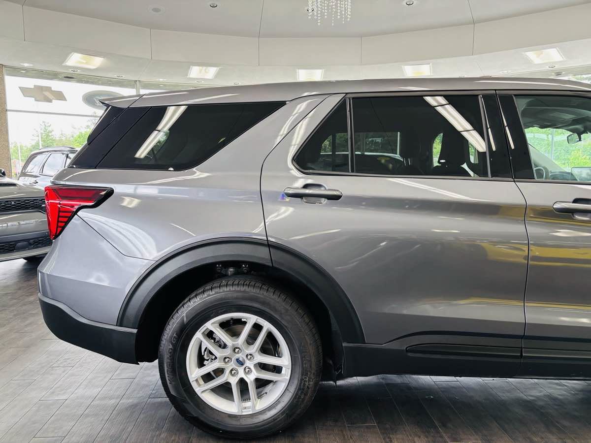 Used 2026 Ford Explorer Active AWD/4WD image 6