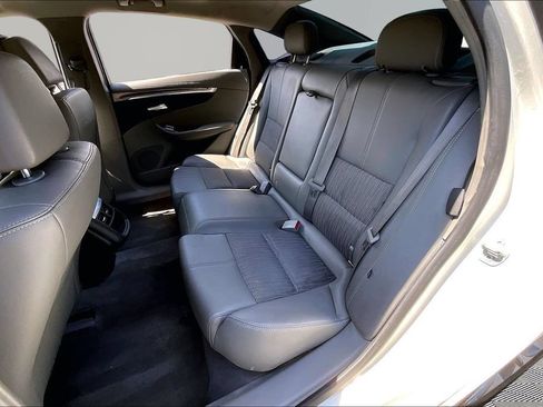 Used 2014 Chevrolet Impala LT w/ Convenience Package FWD image 25