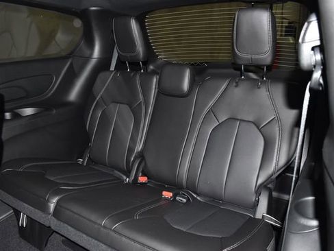 New 2026 Chrysler Pacifica Select image 30