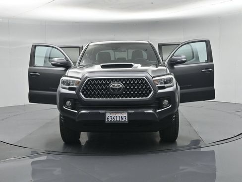 Used 2019 Toyota Tacoma TRD Sport AWD/4WD image 32