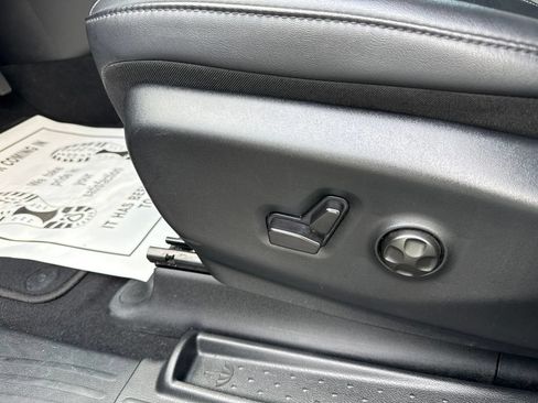 Used 2025 Chrysler Pacifica Select FWD image 30