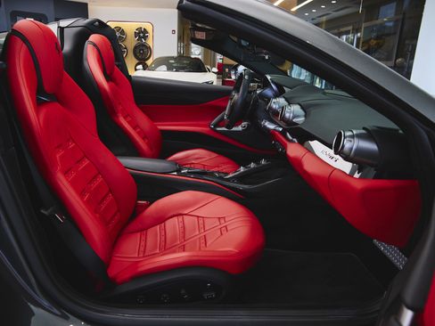 Used 2021 Ferrari 812 GTS image 39