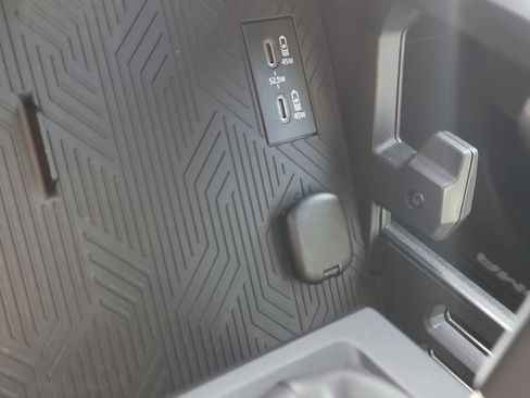 Certified 2025 Toyota Tacoma SR5 image 25