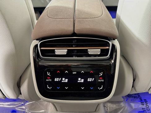Used 2023 Mercedes-Benz EQS 580 4MATIC SUV w/ Exclusive Trim Package image 33