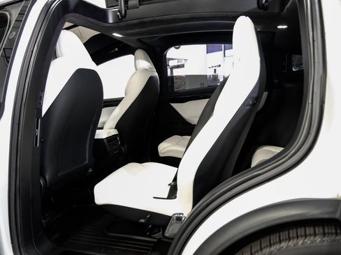 Used 2020 Tesla Model X Long Range image 42