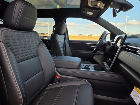 Used 2024 GMC Sierra EV Denali image 30