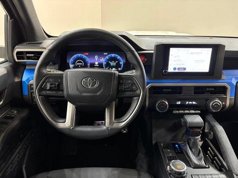 Used 2025 Toyota Tacoma TRD Sport AWD/4WD image 21
