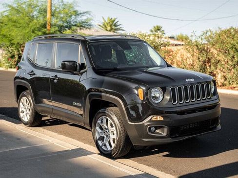 Used 2017 Jeep Renegade Latitude w/ Popular Equipment Group AWD/4WD image 7