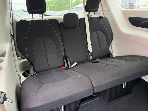 Used 2022 Chrysler Voyager LX FWD image 41