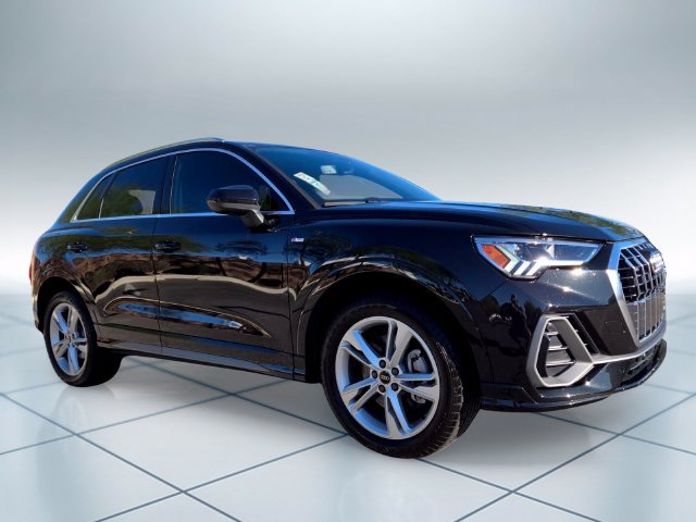 Used 2024 Audi Q3 2.0T Premium w/ Convenience Package AWD/4WD image 2