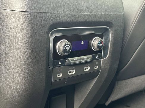 Used 2024 Chevrolet Suburban Premier image 20