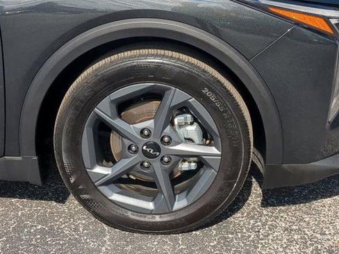 Used 2025 Kia K4 LXS image 11