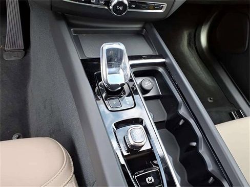 New 2026 Volvo XC60 B5 Plus w/ Protection Package Premier image 17