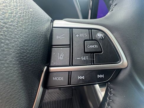 Used 2025 Toyota Highlander Limited AWD/4WD image 21