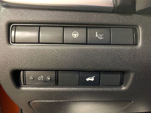 Used 2022 Nissan Rogue Platinum w/ Head-Up Display Package image 25