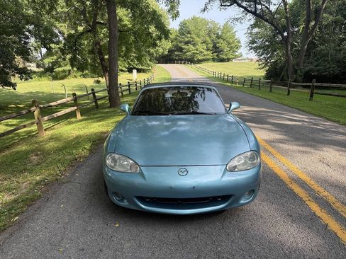 Used 2001 MAZDA MX-5 Miata RWD image 3