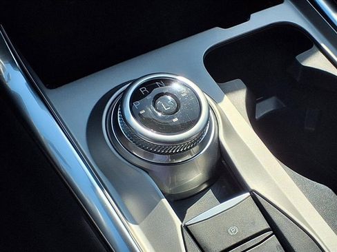 Used 2022 Ford Explorer XLT w/ Equipment Group 202A image 9