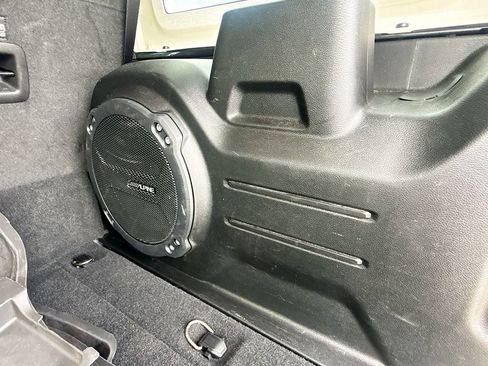 Used 2022 Jeep Wrangler Unlimited Rubicon 4xe w/ Cold Weather Group AWD/4WD image 31