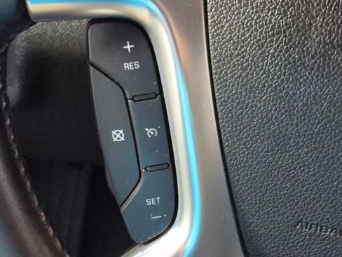 Used 2017 Chevrolet Traverse LT w/ Style and Technology Package FWD image 12