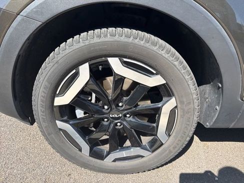 Used 2024 Kia Telluride EX w/ EX Captain's Chair Package AWD/4WD image 10