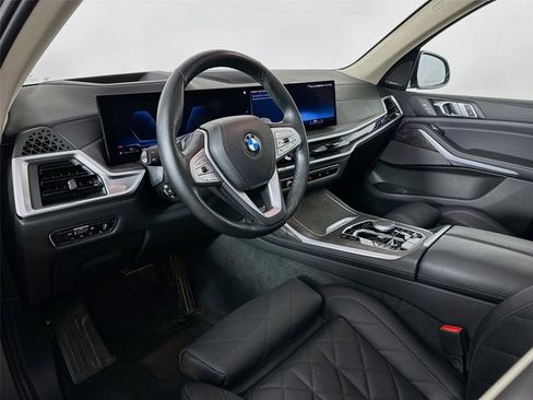 Used 2023 BMW X7 xDrive40i w/ Premium Package image 9