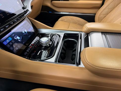 Used 2023 Jeep Grand Wagoneer Series III image 32