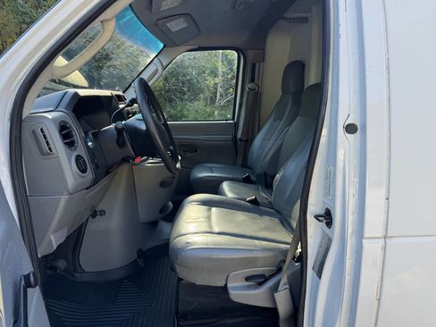 Used 2011 Ford E-450 and Econoline 450 Super Duty image 10