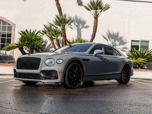 Used 2022 Bentley Flying Spur V8 image 7