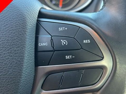 Used 2019 Jeep Cherokee Latitude Plus w/ Comfort/Convenience Group image 13